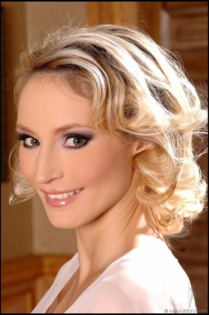 Инна, 24 года, 0 размер груди